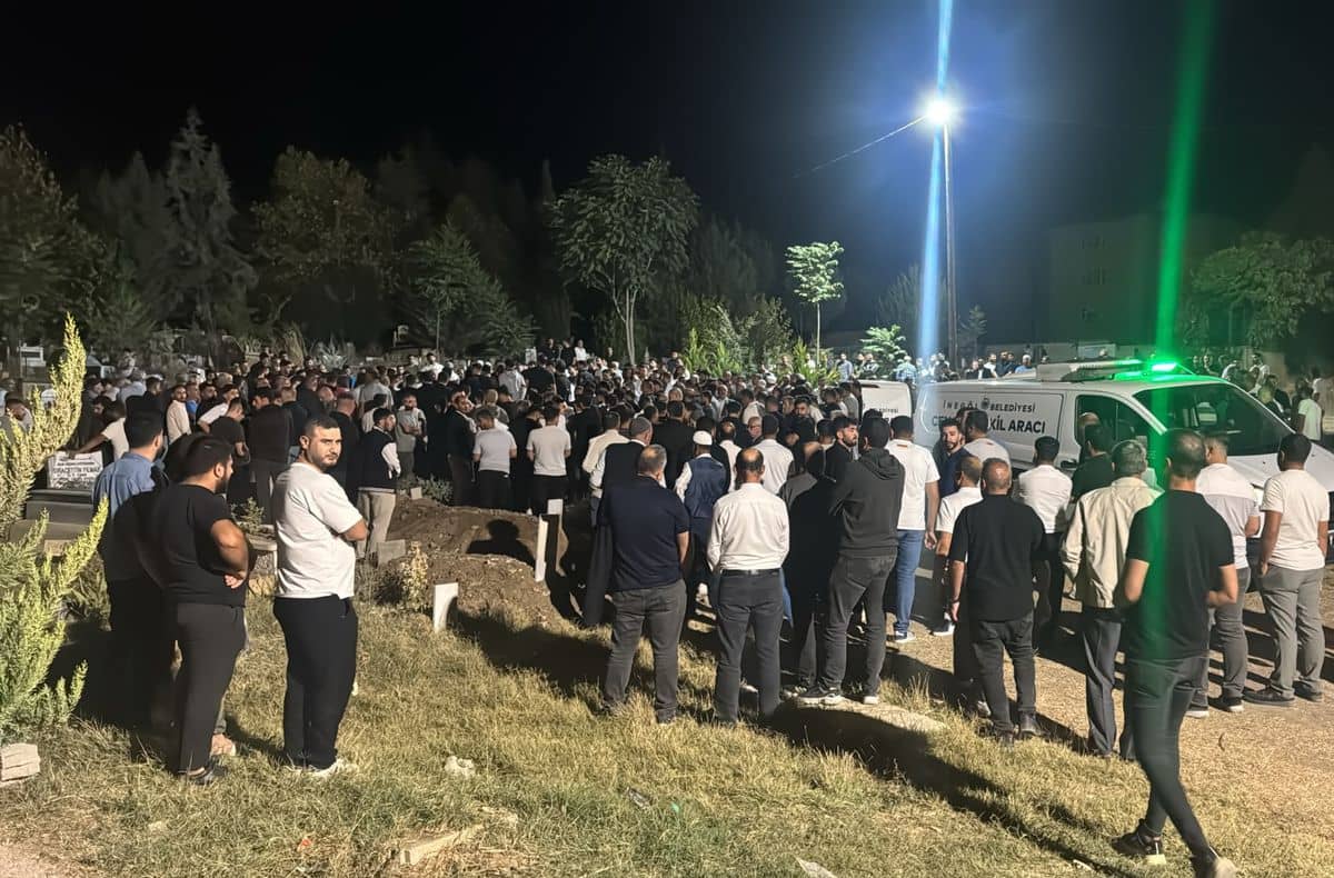 Hafif ticari aracın çarptığı bisikletli Ayşegül hayatını kaybetti Hafif ticari aracın çarptığı bisikletli Ayşegül hayatını kaybetti