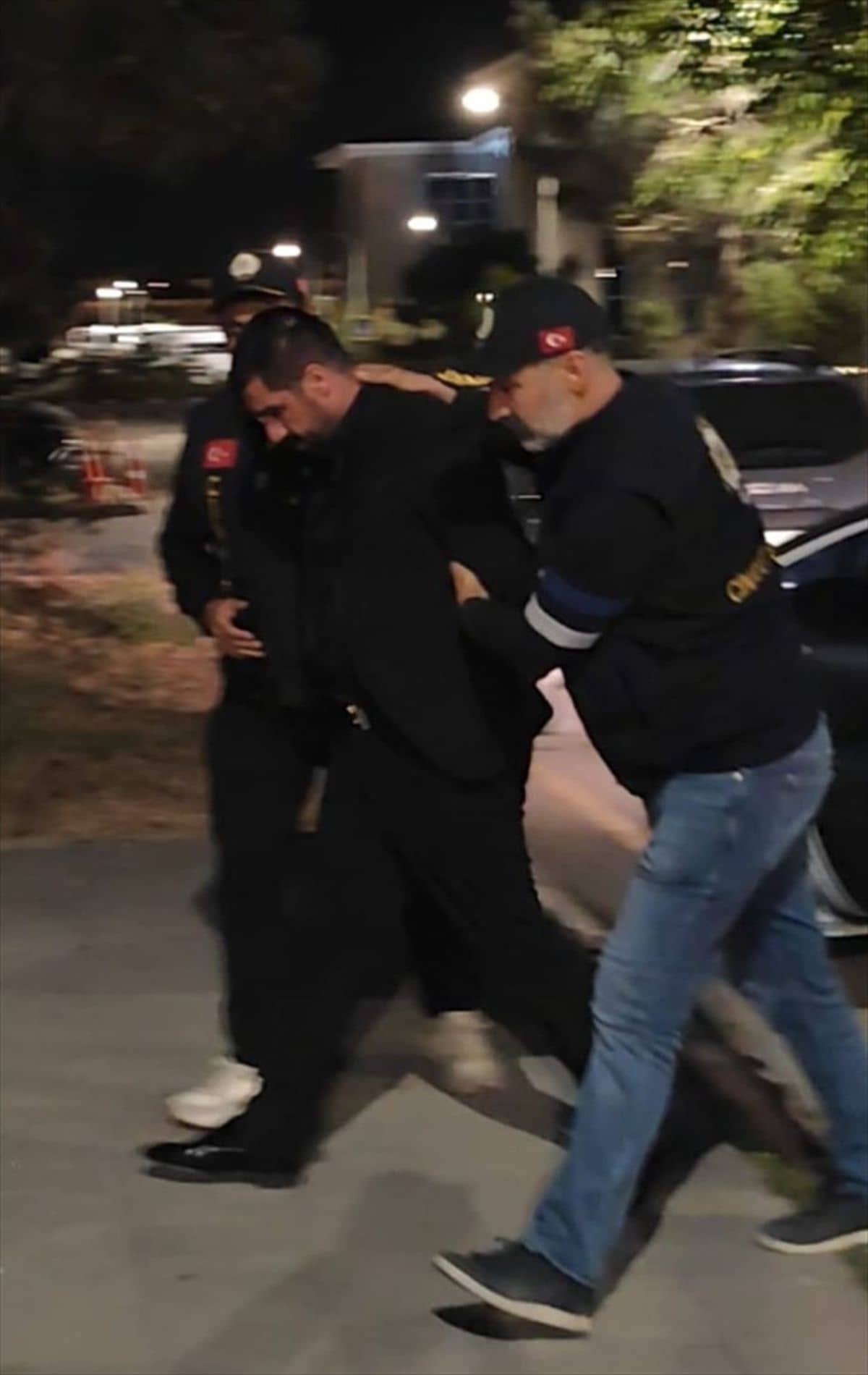 "Vanlı Kara Haydar" olarak bilinen kişi gözaltına alındı "Vanlı Kara Haydar" olarak bilinen kişi gözaltına alındı