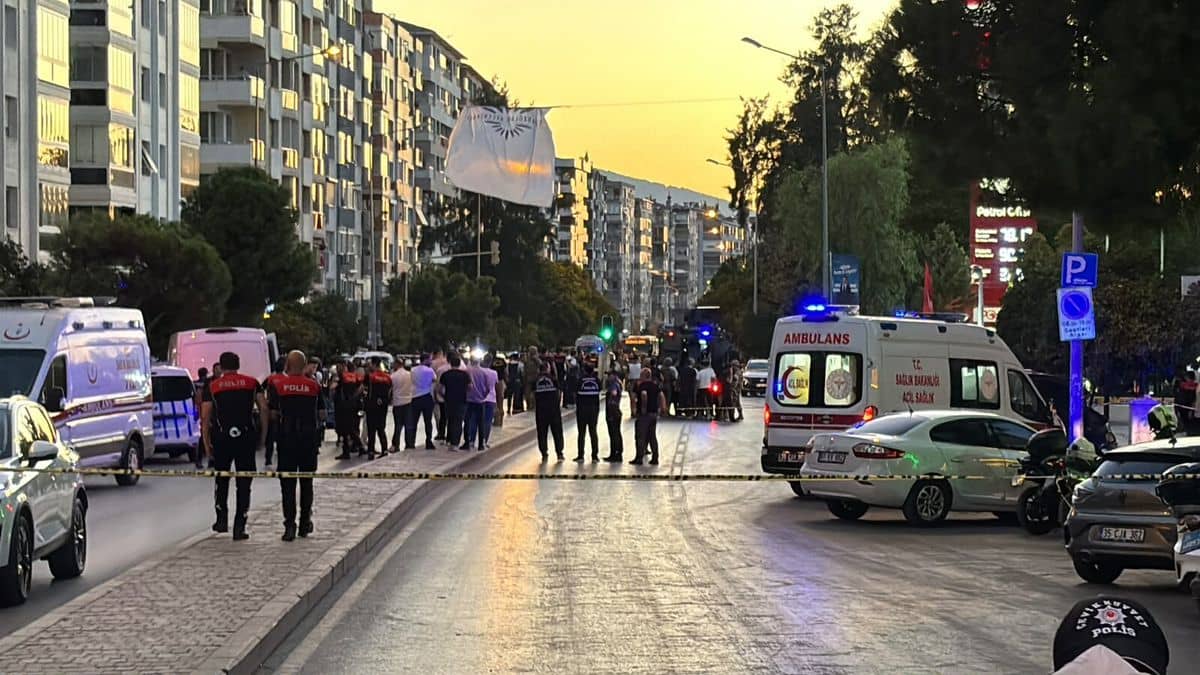 İzmir'de bankada rehin alma iddiası İzmir'de bankada rehin alma iddiası