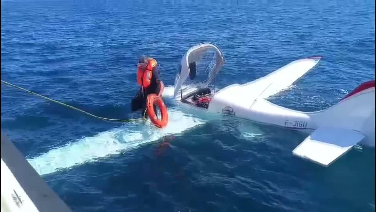 Rize’de denize acil iniş yapan özel uçaktaki 2 kişi kurtarıldı Rize’de denize acil iniş yapan özel uçaktaki 2 kişi kurtarıldı