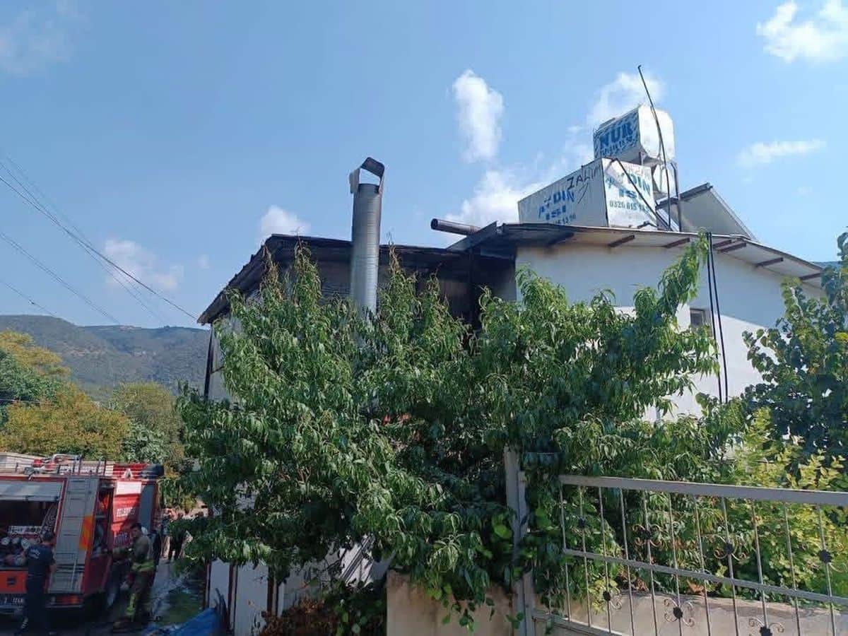 Arsuz’da ev yangını büyümeden söndürüldü Arsuz’da ev yangını büyümeden söndürüldü