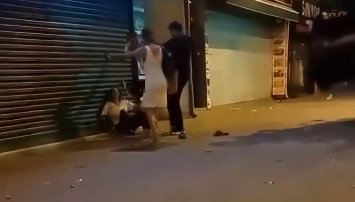 Beyoğlu’nda sokak ortasında erkek arkadaşı tarafından darbedildi; şikayetçi olmadı Beyoğlu’nda sokak ortasında erkek arkadaşı tarafından darbedildi; şikayetçi olmadı