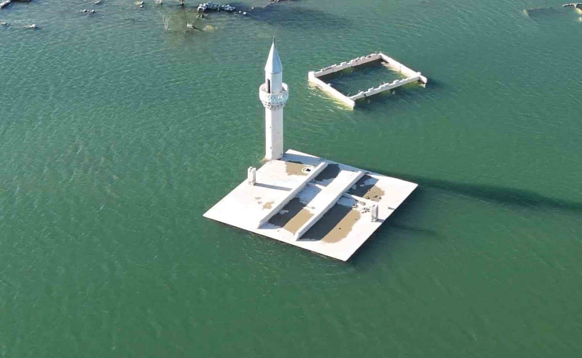 Kars’ta sular çekildi, eski köy ortaya çıktı Kars’ta sular çekildi, eski köy ortaya çıktı
