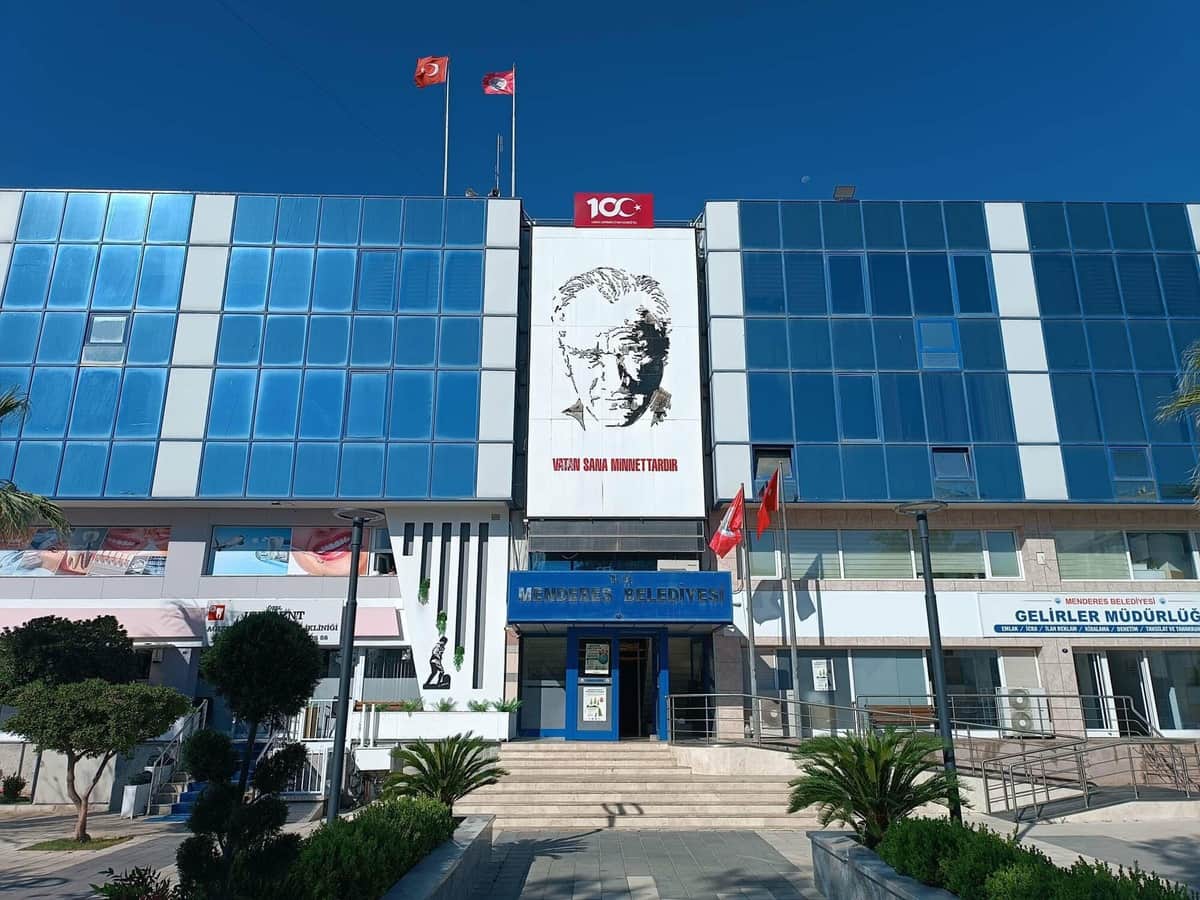 Menderes Belediyesi soruşturmasında 1 gözaltı daha Menderes Belediyesi soruşturmasında 1 gözaltı daha