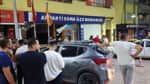 Aracın kontrolünü kaybetti AKP binasına girdi Aracın kontrolünü kaybetti AKP binasına girdi