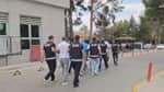 İş yerine çağırıp dehşeti yaşattılar! Zorla alıkoyup gasp yapan 4 kişi tutuklandı İş yerine çağırıp dehşeti yaşattılar! Zorla alıkoyup gasp yapan 4 kişi tutuklandı