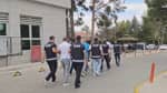 İş yerine çağırıp dehşeti yaşattılar! Zorla alıkoyup gasp yapan 4 kişi tutuklandı İş yerine çağırıp dehşeti yaşattılar! Zorla alıkoyup gasp yapan 4 kişi tutuklandı
