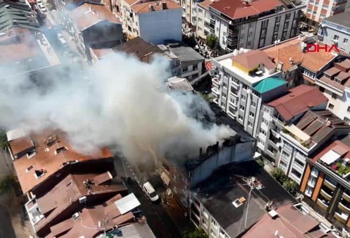 Gaziosmanpaşa'da 4 katlı binada yangın Gaziosmanpaşa'da 4 katlı binada yangın