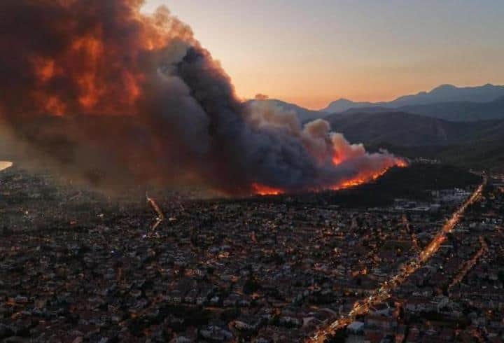 Fethiye ve Köyceğiz’deki yangınlar kontrol altında Fethiye ve Köyceğiz’deki yangınlar kontrol altında