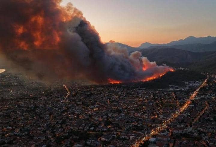 Fethiye ve Köyceğiz’deki yangınlar kontrol altında Fethiye ve Köyceğiz’deki yangınlar kontrol altında