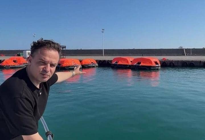 CNN TÜRK GÖRÜNTÜLEDİ: Batan gemiden bu can sallarıyla kurtarıldılar! CNN TÜRK GÖRÜNTÜLEDİ: Batan gemiden bu can sallarıyla kurtarıldılar!