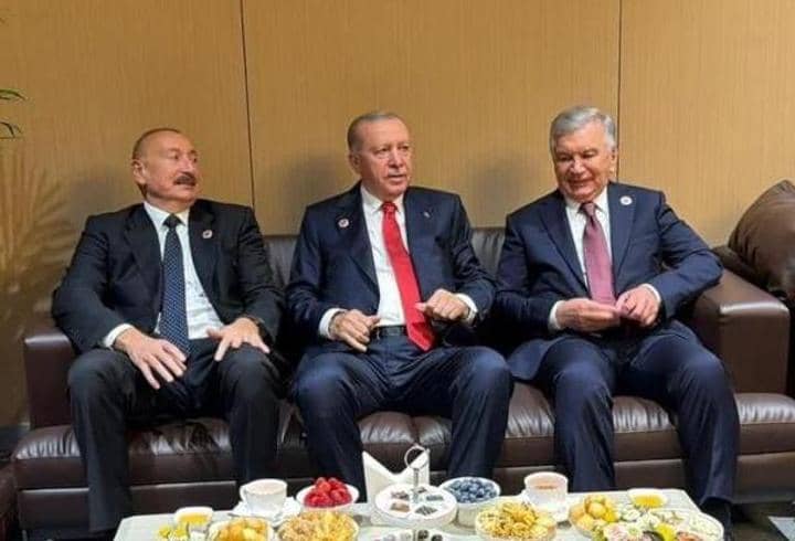 Erdoğan, Aliyev ve Mirziyoyev ile bir araya geldi Erdoğan, Aliyev ve Mirziyoyev ile bir araya geldi