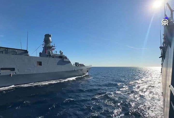 Atina'da NAVTEX paniği: Gemiyi izlediler Atina'da NAVTEX paniği: Gemiyi izlediler