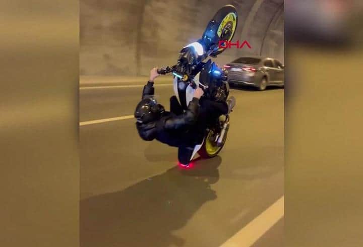 Motosikletle kuralları hiçe saydı, 117 bin lira ceza yedi Motosikletle kuralları hiçe saydı, 117 bin lira ceza yedi