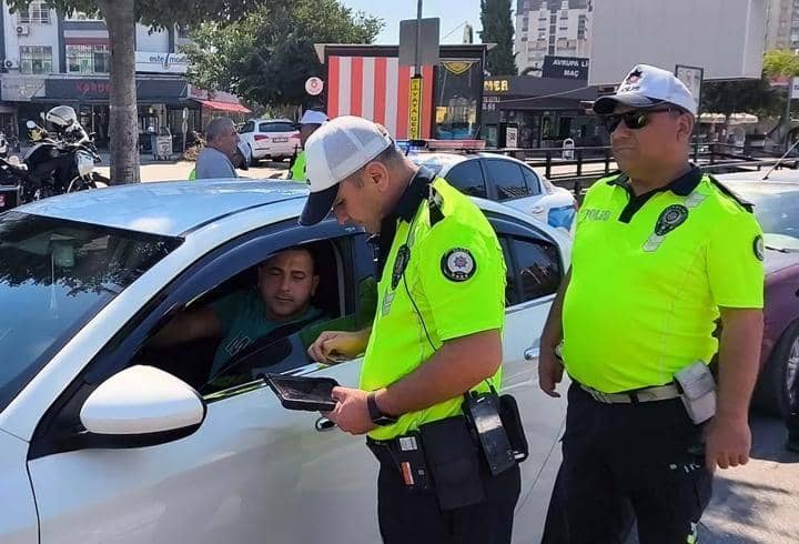 Adana'da trafikte pes dedirten savunma! 'Vurduk mu, öldürdük mü?' Adana'da trafikte pes dedirten savunma! 'Vurduk mu, öldürdük mü?'