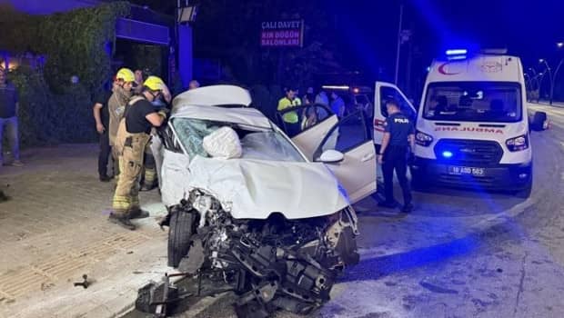 Bursa'da feci kaza… 2 kişi öldü, 2 kişi yaralandı Bursa'da feci kaza… 2 kişi öldü, 2 kişi yaralandı