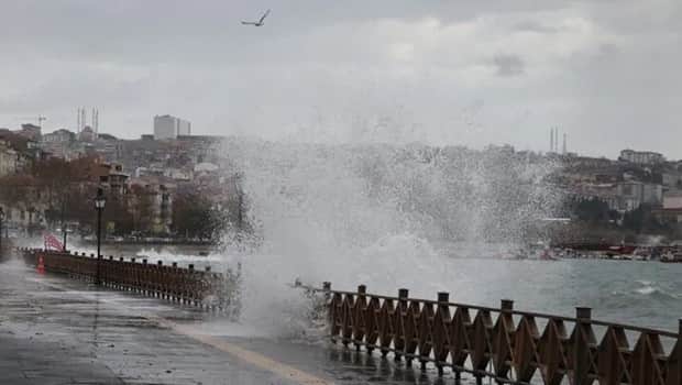 Meteoroloji saat vererek uyardı: Kuvvetli rüzgara dikkat! Meteoroloji saat vererek uyardı: Kuvvetli rüzgara dikkat!