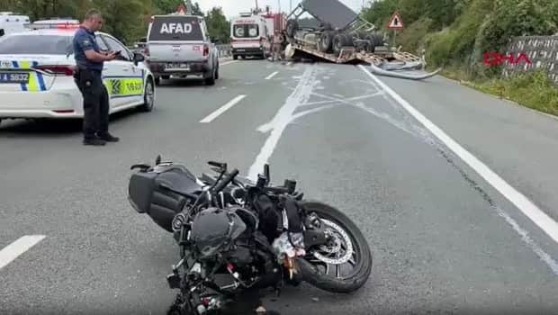 Çekici ile motosiklet çarpıştı: 2 ölü Çekici ile motosiklet çarpıştı: 2 ölü