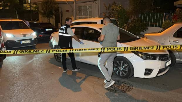 Bayrampaşa’da hareketli dakikalar... Polisin 'dur' ihtarına uymdı, kaçarken kaza yaptı Bayrampaşa’da hareketli dakikalar... Polisin 'dur' ihtarına uymdı, kaçarken kaza yaptı