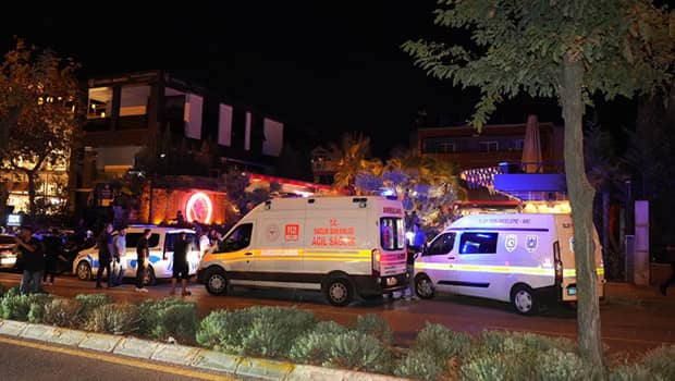 Kafeye silahlı saldırı: 2 ölü, 4 yaralı Kafeye silahlı saldırı: 2 ölü, 4 yaralı