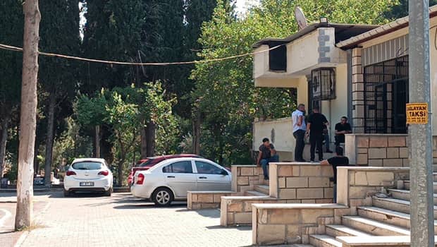 Gaziantep'te damda halı yıkarken akıma kapılan 2 kadın hayatını kaybetti Gaziantep'te damda halı yıkarken akıma kapılan 2 kadın hayatını kaybetti