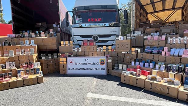 Orijinal gibi göstermek için karekod koymuşlar: Bağcılar'da 200 milyonluk sahte parfüm vurgunu Orijinal gibi göstermek için karekod koymuşlar: Bağcılar'da 200 milyonluk sahte parfüm vurgunu