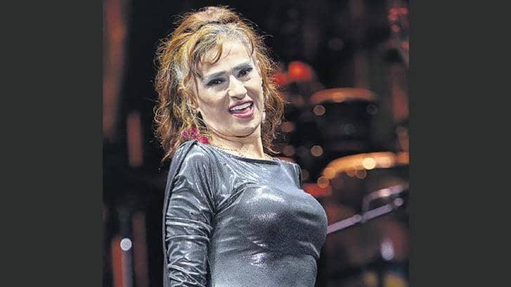 Açılış Yıldız Tilbe’den Açılış Yıldız Tilbe’den