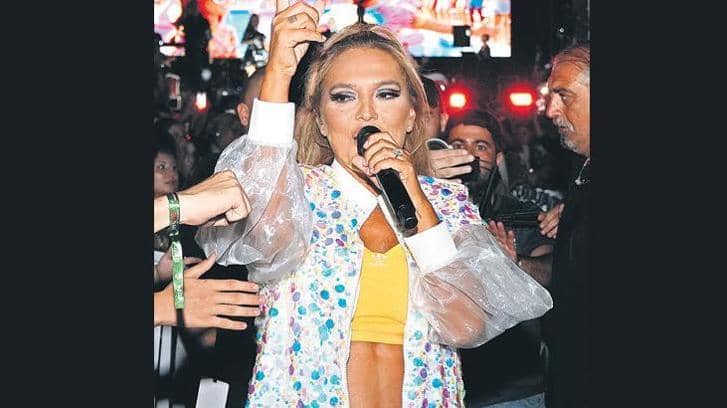 Üç isim sahne aldı Üç isim sahne aldı