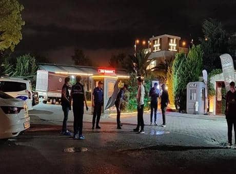 İstanbul Küçükçekmece'de kafede işletme sahibine silahla ateş açıldı! Yaralılar var İstanbul Küçükçekmece'de kafede işletme sahibine silahla ateş açıldı! Yaralılar var