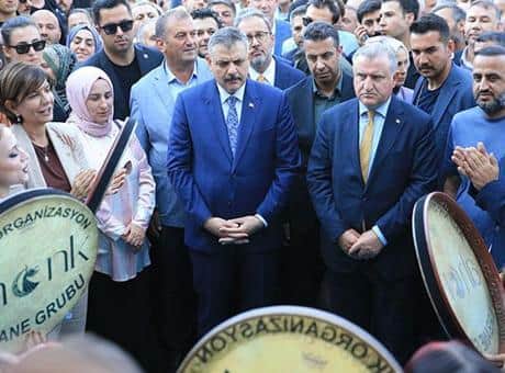 Bakanlar Çiftçi ve Bak, Diyarbakır'da konuştu Bakanlar Çiftçi ve Bak, Diyarbakır'da konuştu