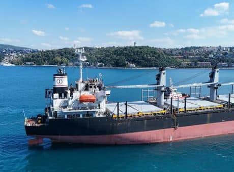 5 İHA saldırısına uğramıştı! Hasarlı gemi İstanbul Boğazı’ndan geçti 5 İHA saldırısına uğramıştı! Hasarlı gemi İstanbul Boğazı’ndan geçti