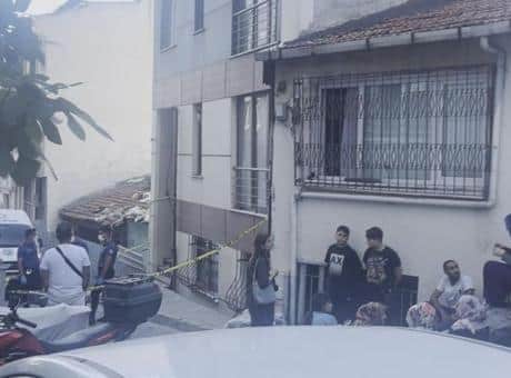 Şişli'de kötü koku alarmı! Silahla başından vurulmuş erkek cesedi bulundu Şişli'de kötü koku alarmı! Silahla başından vurulmuş erkek cesedi bulundu