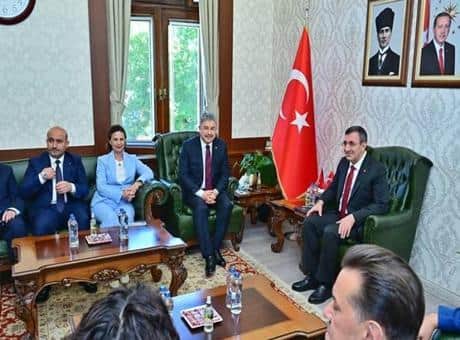 Cumhurbaşkanı Yardımcısı Yılmaz: Vatandaşın yastık altı, Merkez Bankası rezervinden büyük Cumhurbaşkanı Yardımcısı Yılmaz: Vatandaşın yastık altı, Merkez Bankası rezervinden büyük