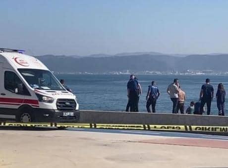 Kocaeli sahilindeki gizemli olay! 1 saat içinde 3 ceset bulunmuştu; hepsi aynı aileden Kocaeli sahilindeki gizemli olay! 1 saat içinde 3 ceset bulunmuştu; hepsi aynı aileden