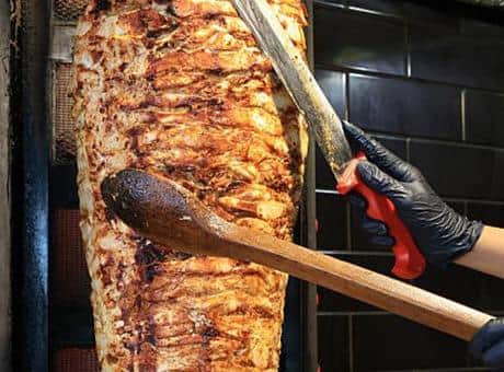 Döner paketlerinden 'gizli çağrı' çıktı! Ülkede gören QR kodunu okutuyor Döner paketlerinden 'gizli çağrı' çıktı! Ülkede gören QR kodunu okutuyor