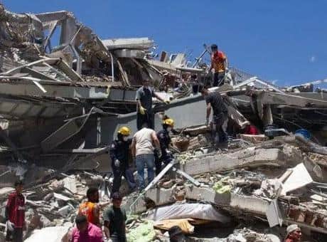 Kolombiya'da 7,4 büyüklüğündeki depremde ölenlerin sayısı 329'a çıktı Kolombiya'da 7,4 büyüklüğündeki depremde ölenlerin sayısı 329'a çıktı