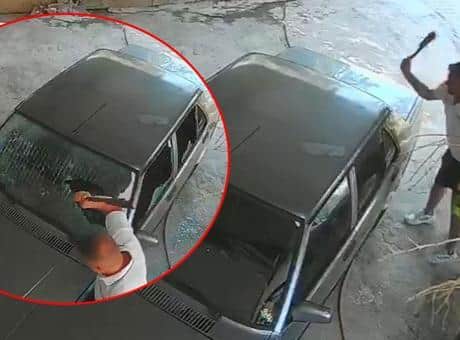 Eski sevgili dehşet saçtı! Otomobili satırla parçalayıp ölümle tehdit etti Eski sevgili dehşet saçtı! Otomobili satırla parçalayıp ölümle tehdit etti