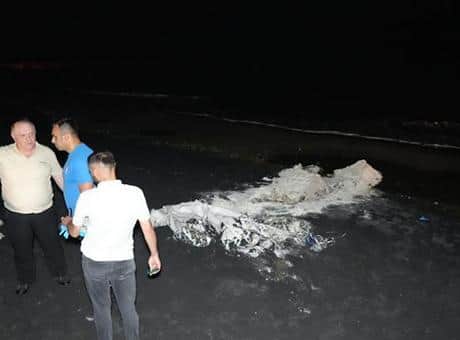 Samsun'da sahilde şüpheli madde alarmı… Ekipler harekete geçti Samsun'da sahilde şüpheli madde alarmı… Ekipler harekete geçti