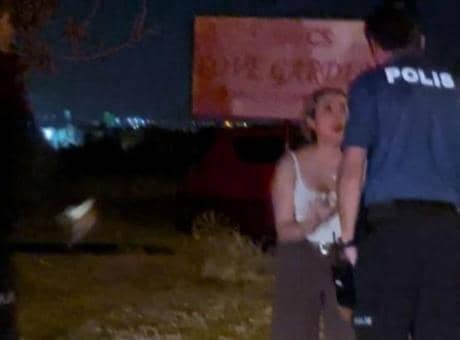 Genç kadın stüdyo bahçesinde darp edildi polisi aradı Genç kadın stüdyo bahçesinde darp edildi polisi aradı
