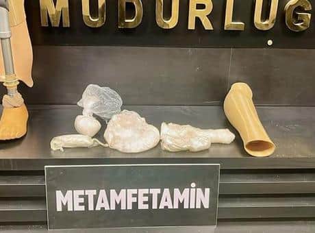 Bursa’da şaşkına çeviren yöntem! Protez bacağın içinden uyuşturucu çıktı Bursa’da şaşkına çeviren yöntem! Protez bacağın içinden uyuşturucu çıktı
