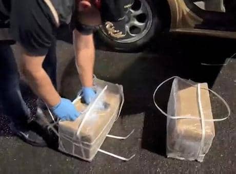 İstanbul'da 120 tabanca ele geçirildi! 3 kişi gözaltına alındı İstanbul'da 120 tabanca ele geçirildi! 3 kişi gözaltına alındı