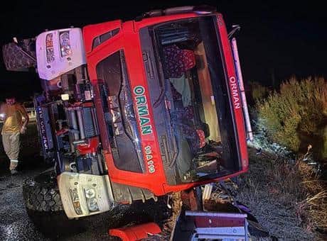 Muğla'daki yangından dönen arazöz devrildi: 5 orman işçisi yaralandı Muğla'daki yangından dönen arazöz devrildi: 5 orman işçisi yaralandı