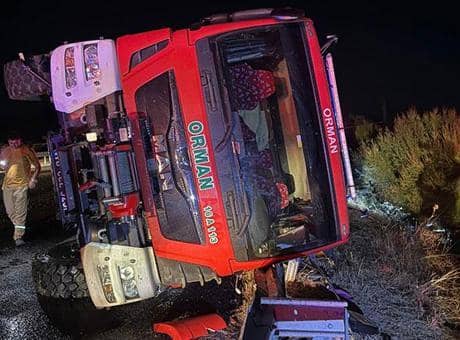 Muğla'daki yangından dönen arazöz devrildi: 5 orman işçisi yaralandı Muğla'daki yangından dönen arazöz devrildi: 5 orman işçisi yaralandı