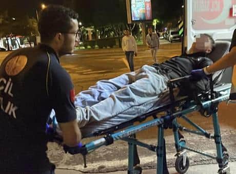 Yaralı halde tramvaya binen kişi yolcuların ihbarıyla hastaneye kaldırıldı Yaralı halde tramvaya binen kişi yolcuların ihbarıyla hastaneye kaldırıldı