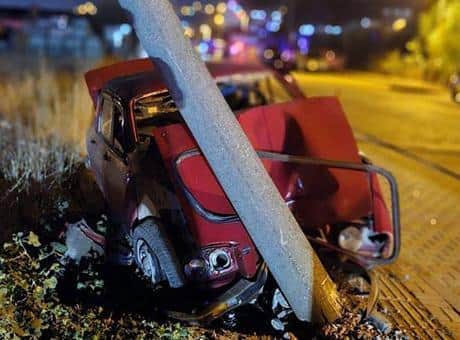 Çanakkale'de otomobil aileye çarptı: 1 ölü, 4 yaralı Çanakkale'de otomobil aileye çarptı: 1 ölü, 4 yaralı