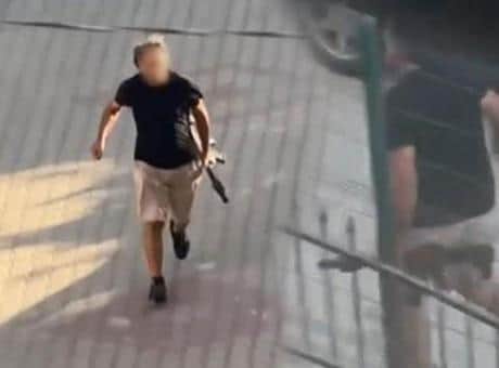 İzmir'de pompalı tüfek dehşeti! 'Çık dışarı, sana sıkacağım' İzmir'de pompalı tüfek dehşeti! 'Çık dışarı, sana sıkacağım'
