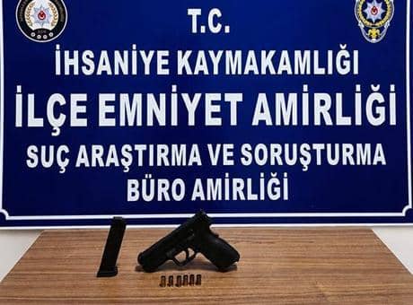 Afyonkarahisar'da düğünde havaya ateş açmıştı! O zanlı tutuklandı Afyonkarahisar'da düğünde havaya ateş açmıştı! O zanlı tutuklandı