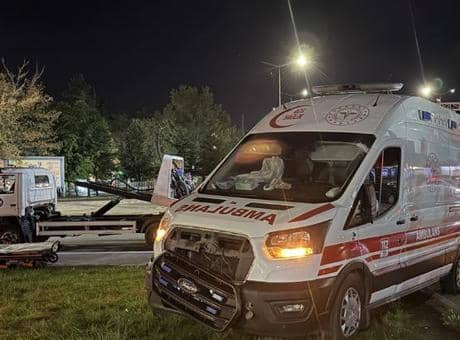 Kayseri'de hasta taşıyan ambulans ile otomobil çarpıştı! 6 yaralı Kayseri'de hasta taşıyan ambulans ile otomobil çarpıştı! 6 yaralı