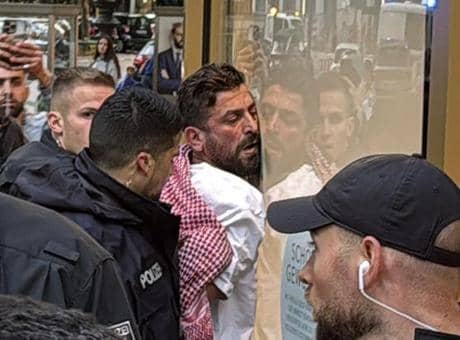 Berlin'de Filistin'e destek gösterisi yapanlara müdahale Berlin'de Filistin'e destek gösterisi yapanlara müdahale