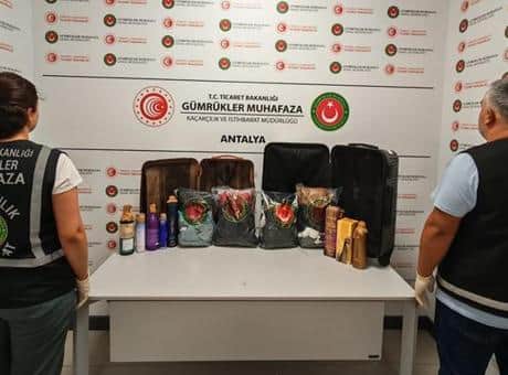 Ekipler Antalya Havalimanı’nda ele geçirdi! Tam 18 kilo 921 gram Ekipler Antalya Havalimanı’nda ele geçirdi! Tam 18 kilo 921 gram
